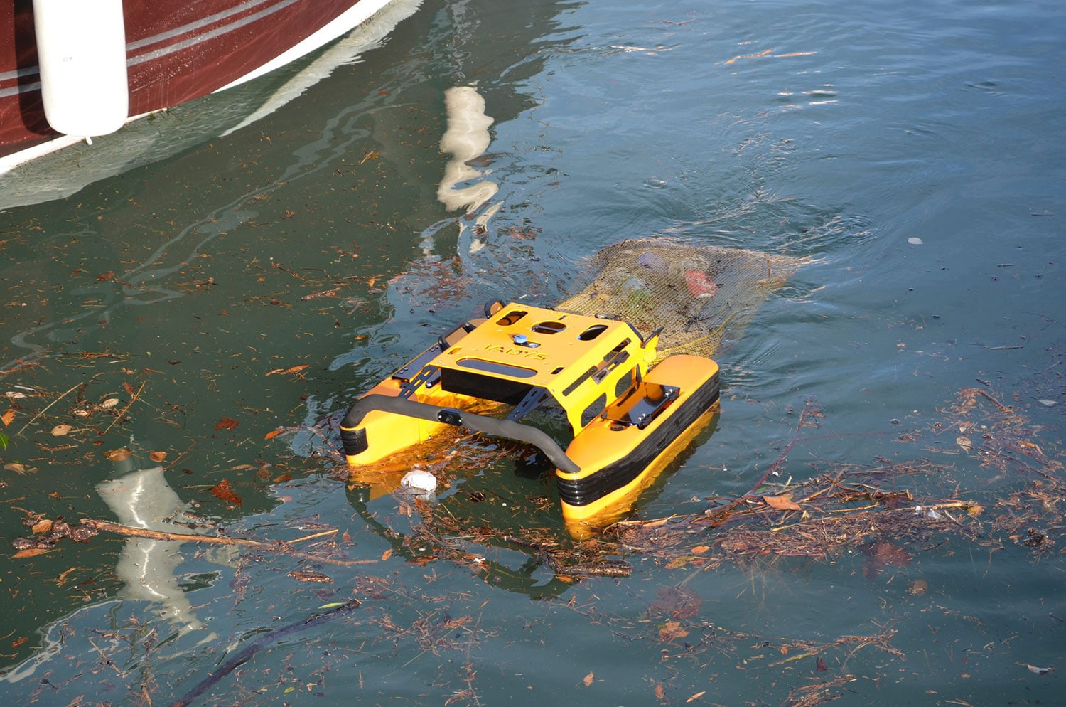 Công nghệ mới về robot dọn rác trên cảng biển.