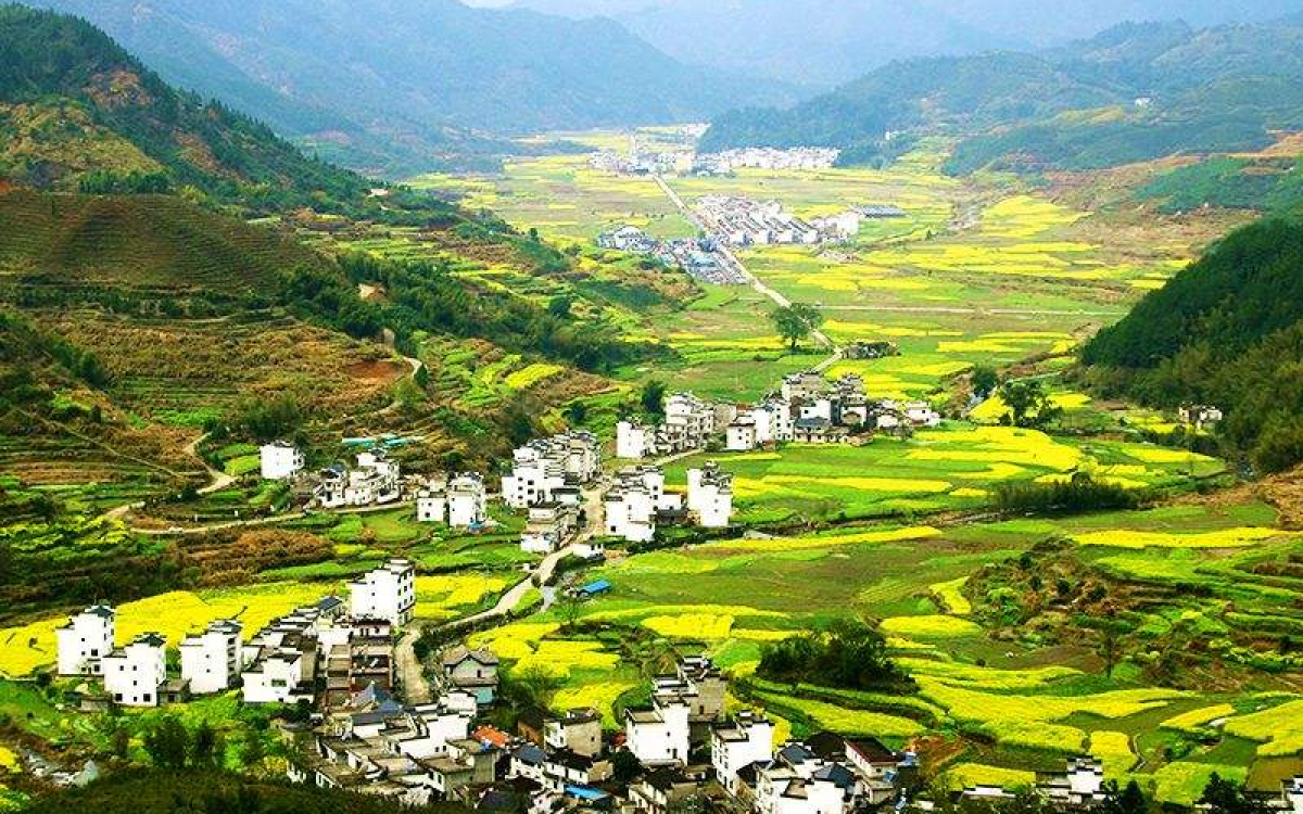 Ngôi làng giả tạo tại Trung Quốc thu hút nhiều du khách ghé thăm