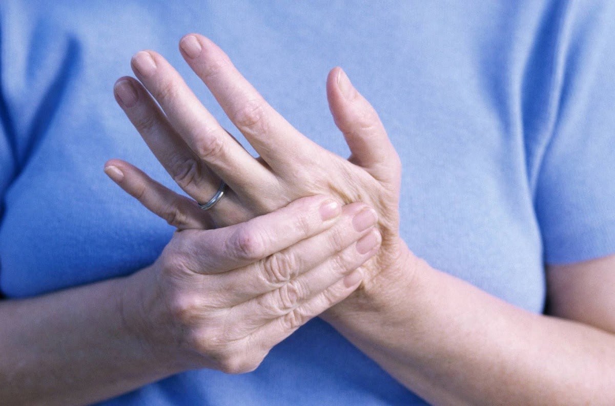 Thoái hóa khớp bàn tay: Những điều người cao tuổi cần biết
