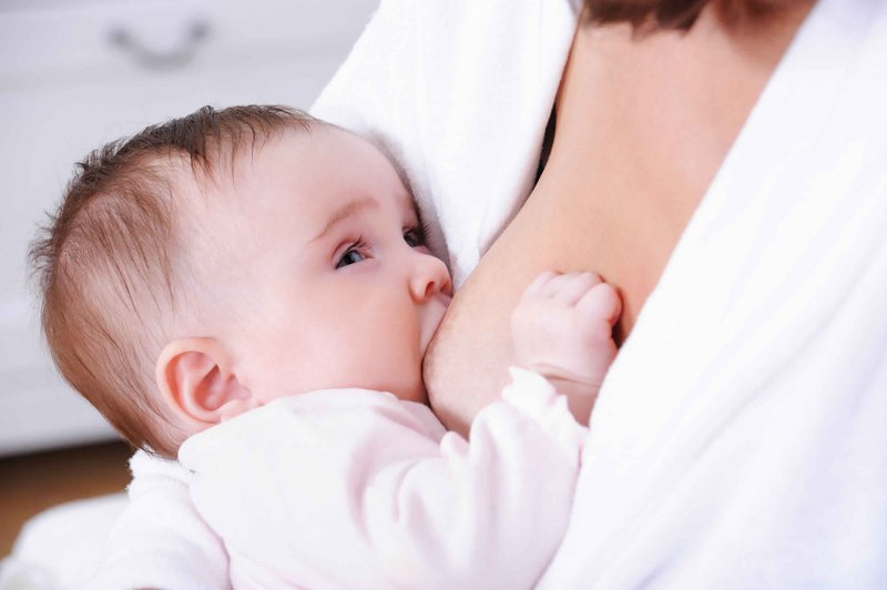 Sữa mẹ là chất dinh dưỡng tốt nhất đối với trẻ sơ sinh